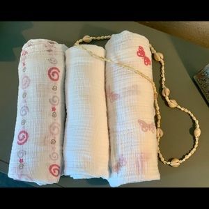❤️❤️ FOUR Aden + Anais Muslin Swaddle Blankets!❤️